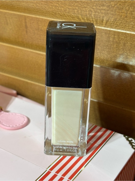 Calvin Klein Other - Calvin Klein Infinite Matte Oil-Free Foundation
